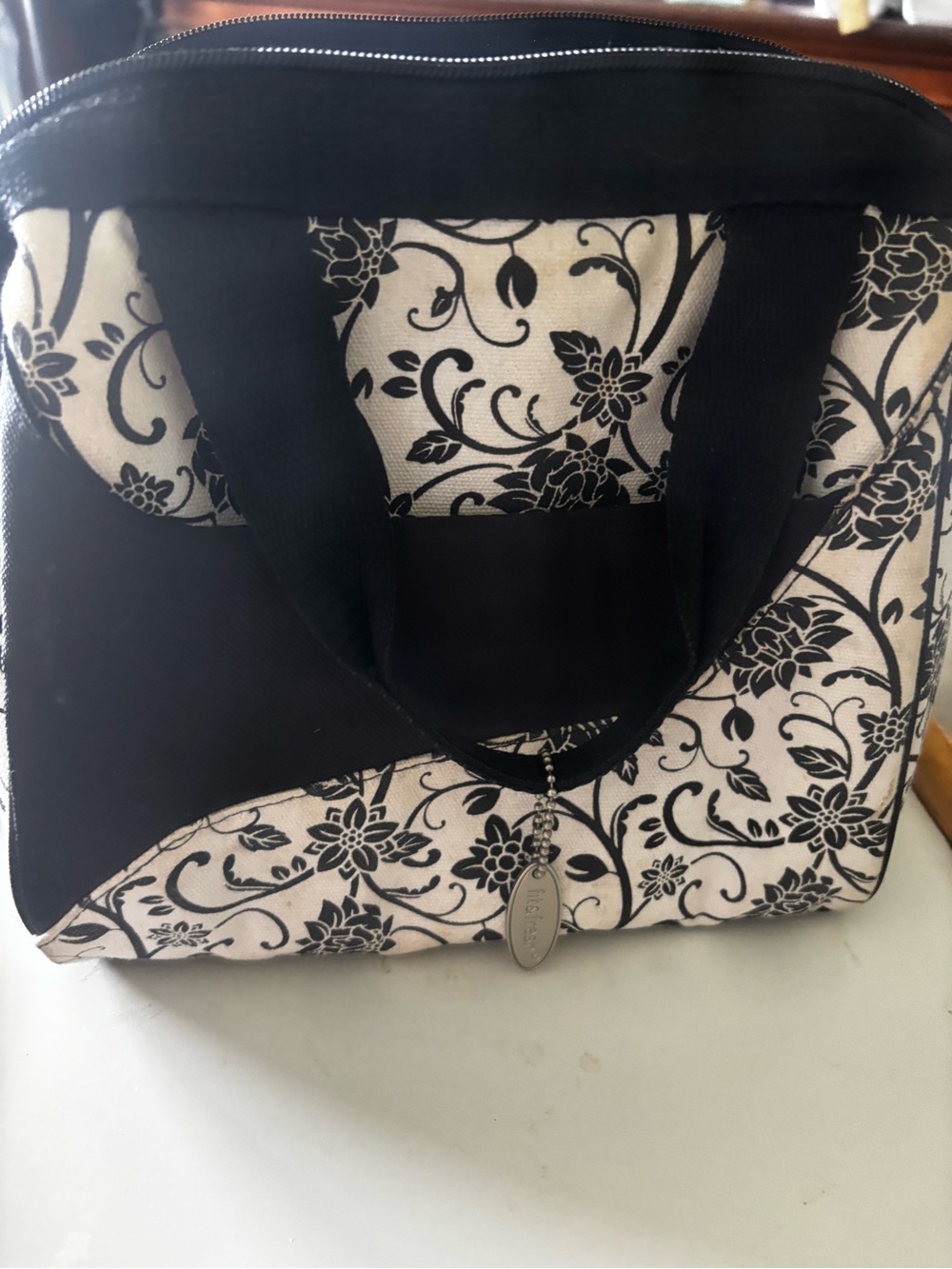 Fit & Fresh insulated lunch Black & White Floral Tote Bag